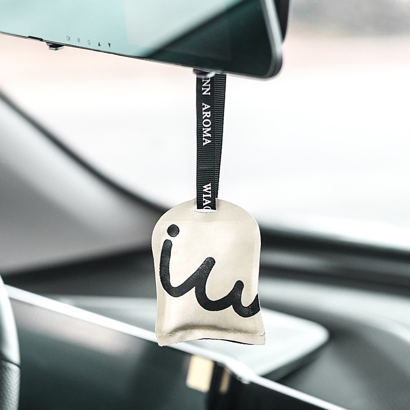 Perfume Fragrance Manufacturers - 新車用アロマセラピーカーパフュームサシェ、高級感のある長持ちする軽やかな香りのトレンドペンダントサシェ、メーカー卸売