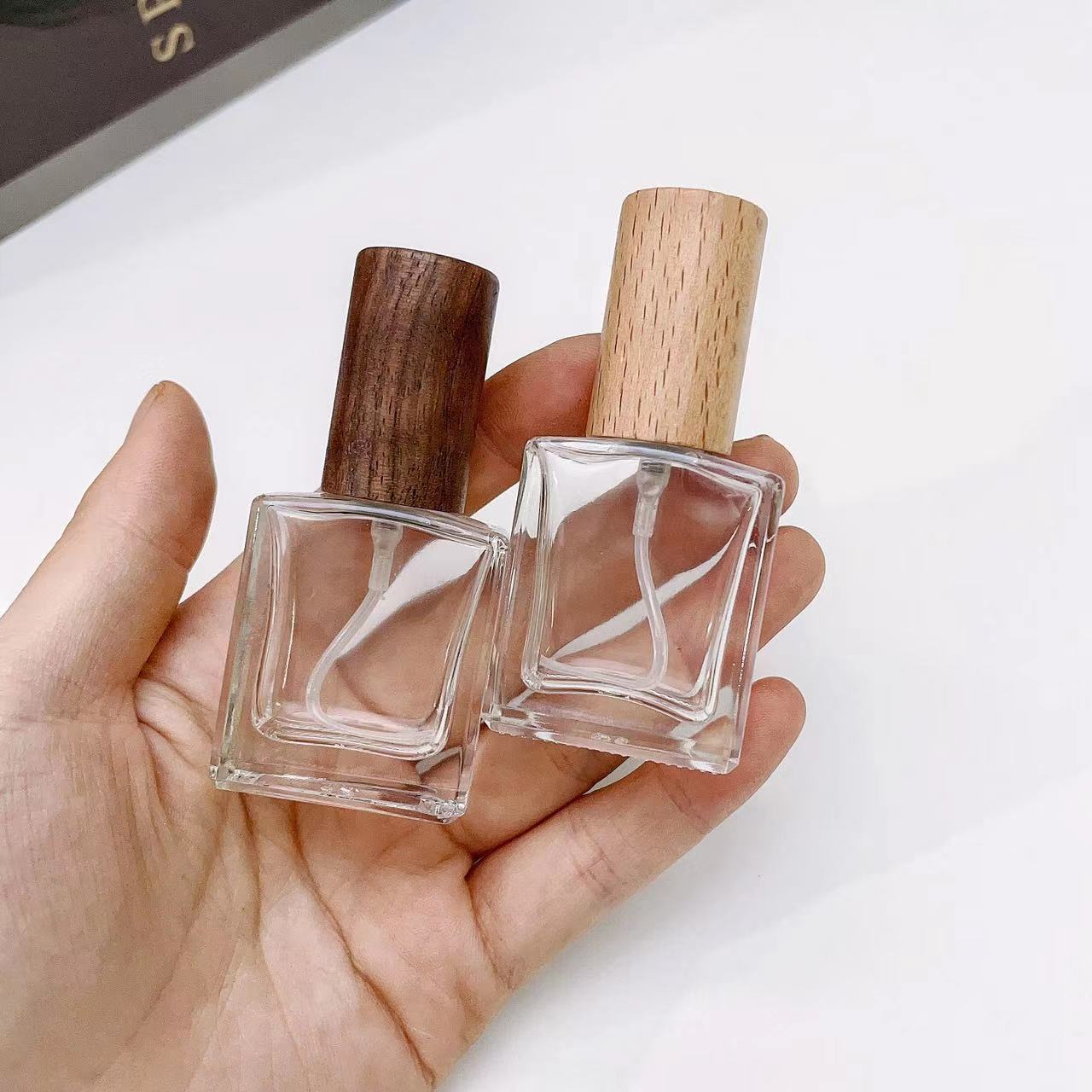 ガラスフレグランススプレー,ポータブル,正方形,詰め替え可能 - Perfume Fragrance Machine のレビューと価格