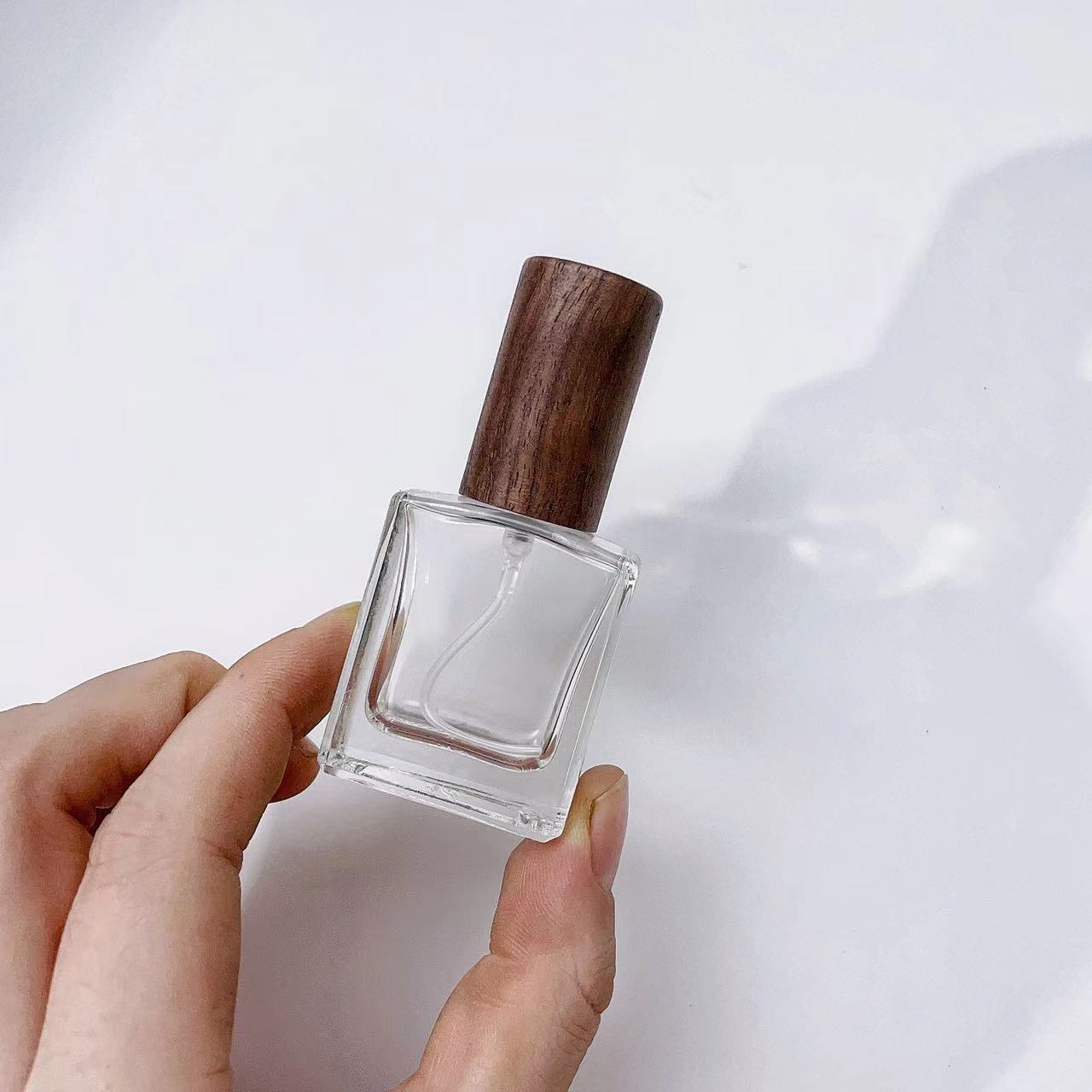 ガラスフレグランススプレー,ポータブル,正方形,詰め替え可能 - Perfume Fragrance Machine のレビューと価格