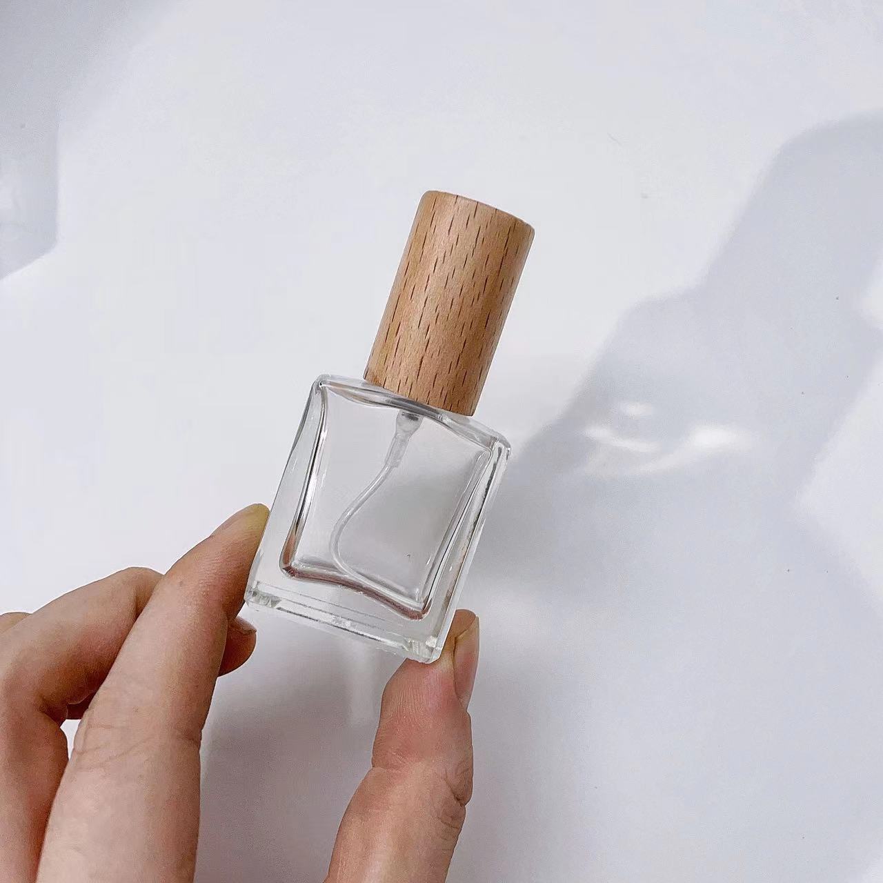 ガラスフレグランススプレー,ポータブル,正方形,詰め替え可能 - Perfume Fragrance Machine のレビューと価格